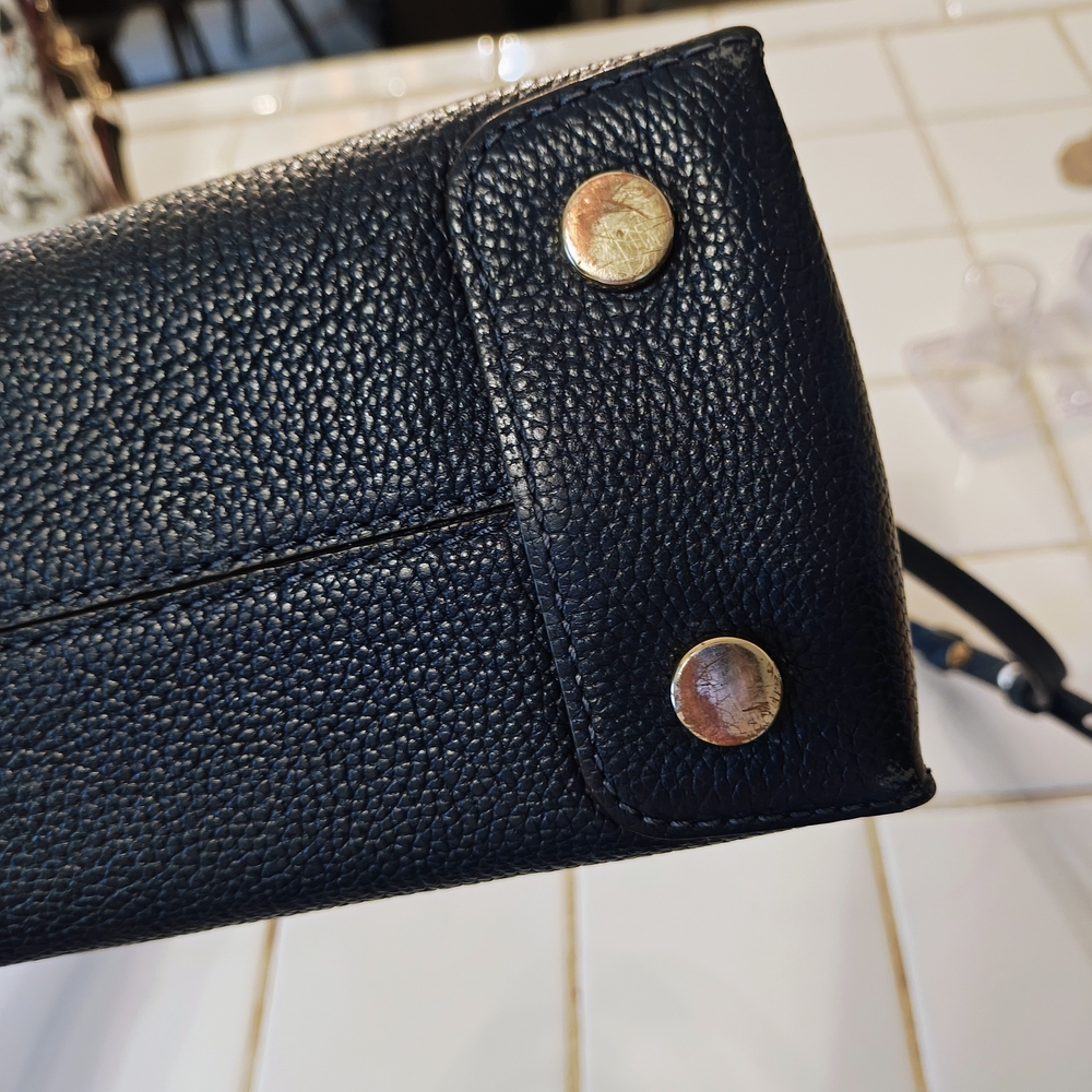 ✨SOLD✨ Michael Kors Navy Leather Handbag - Picture 4 of 10